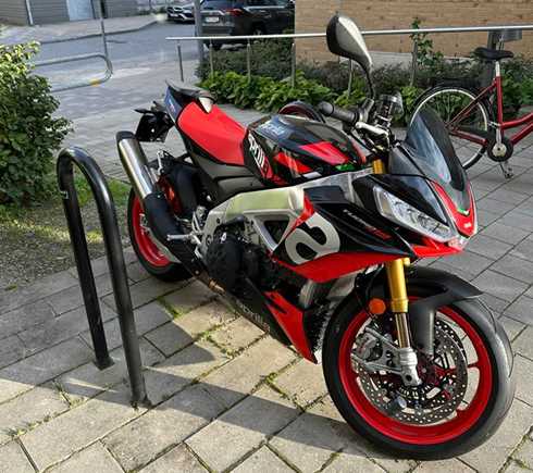 Motorcykel Aprilia Tuono V4 Factory stulen i Sundbyberg